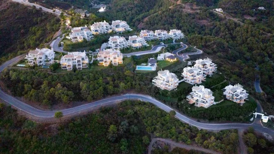 Apartamento de 3 dormitorios en Benahavís, Spain No. 407 № 3