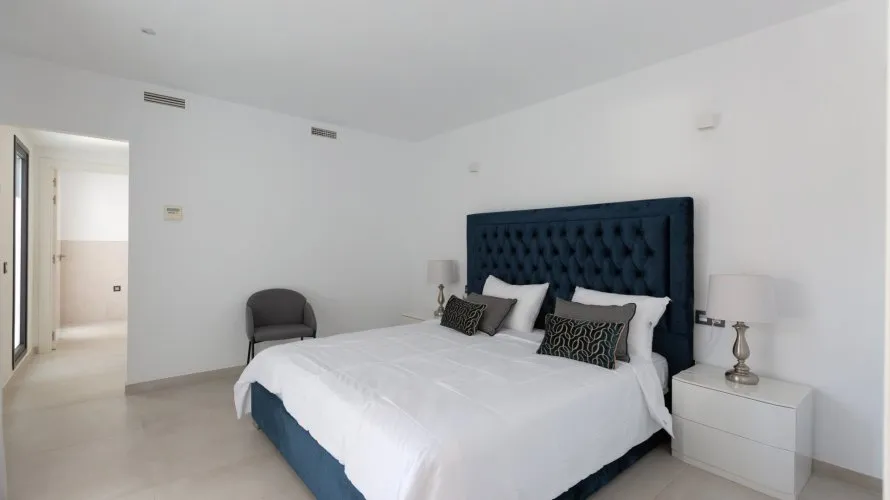 Villa de 4 dormitorios en Marbella, Spain No. 391 № 23