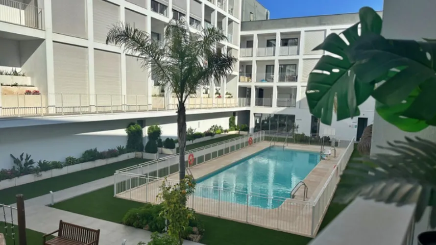 Apartamento de 3 dormitorios en Cortes (San Pedro De Alcantara), Spain No. 1072 № 4