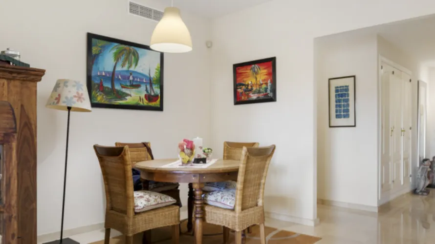 Apartamento de 2 dormitorios en Cortes (San Pedro De Alcantara), Spain No. 1071 № 1