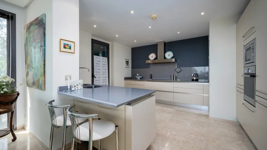 Apartamento de 3 dormitorios en Marbella, Spain No. 476 № 14