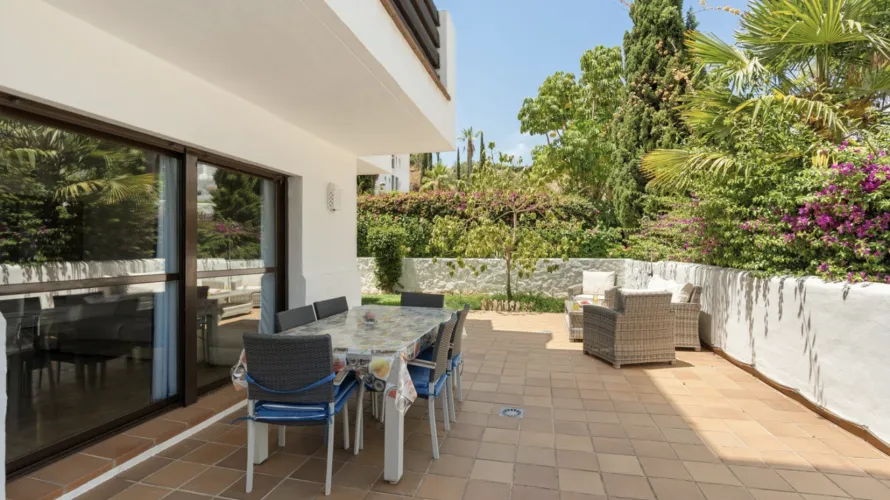 Apartamento de 2 dormitorios en Estepona, Spain No. 667 № 12
