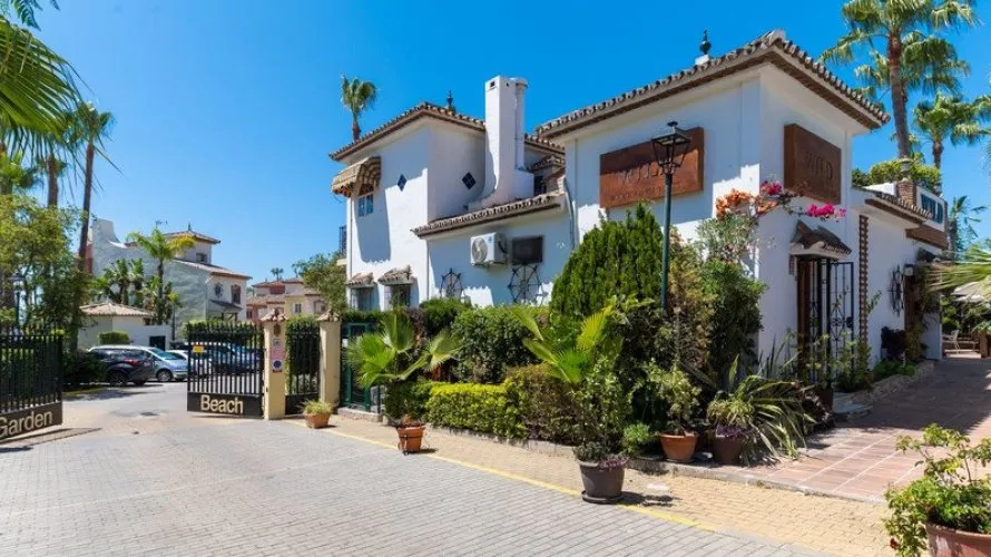 Casa adosada de 3 dormitorios en Estepona, Spain No. 712 № 2