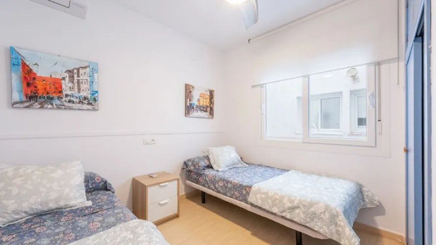 Apartamento de 3 dormitorios en Estepona, Spain No. 737 № 1