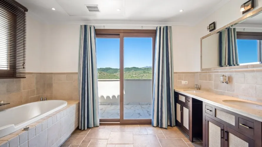 Villa de 6 dormitorios en Benahavís, Spain No. 664 № 14