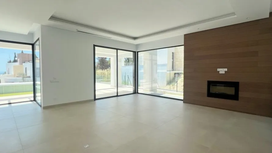 Villa de 4 dormitorios en Marbella, Spain No. 135 № 20