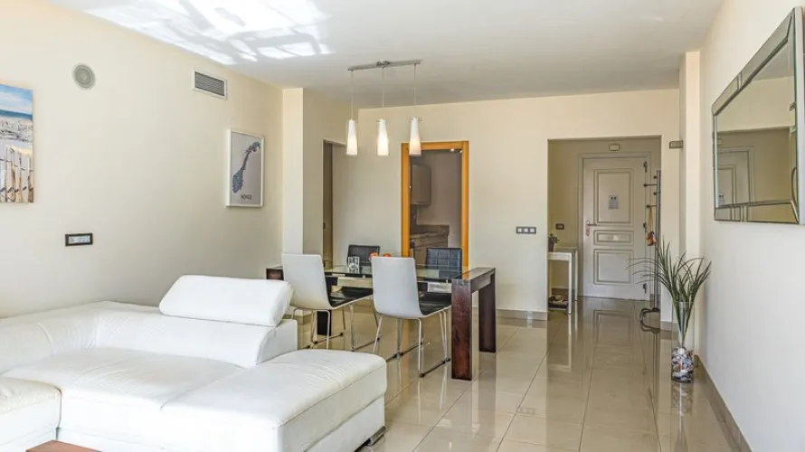 Apartamento de 2 dormitorios en Estepona, Spain No. 587 № 10