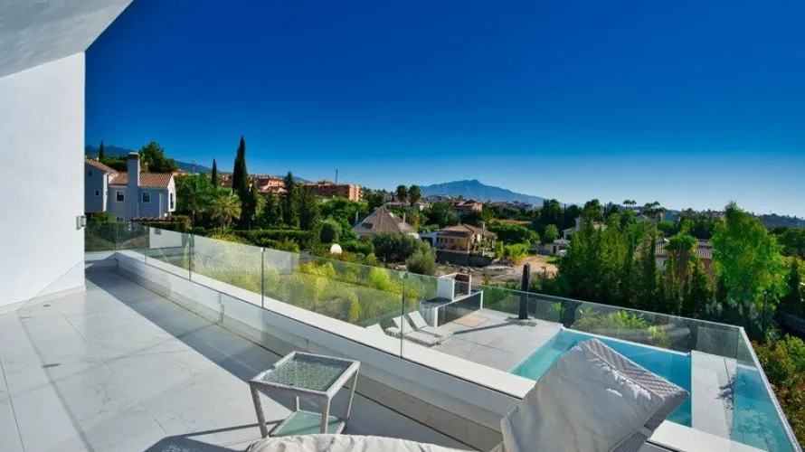 Villa de 4 dormitorios en Estepona, Spain No. 372 № 15