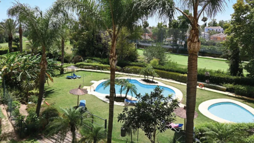 Apartamento de 2 dormitorios en Cortes (San Pedro De Alcantara), Spain No. 1071