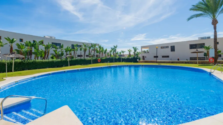 Apartamento de 3 dormitorios en Marbella, Spain No. 541 № 16