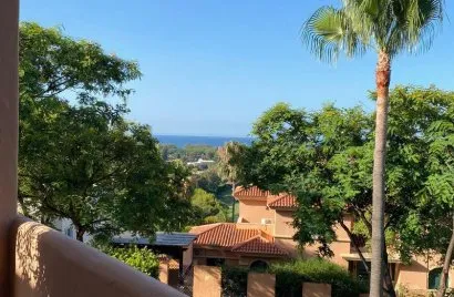 Apartamento de 2 dormitorios en Marbella, Spain No. 834