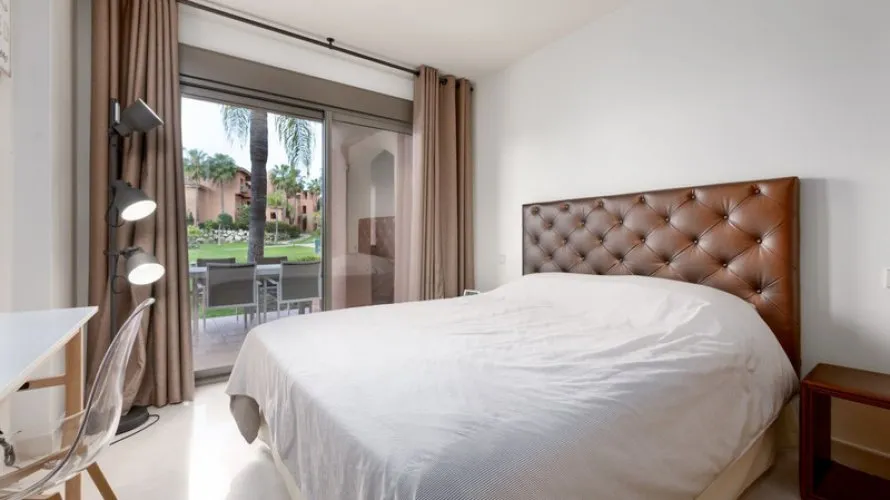 Apartamento de 2 dormitorios en Estepona, Spain No. 468 № 11
