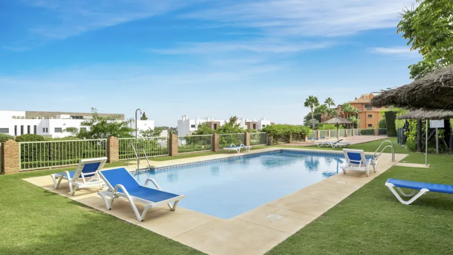Apartamento de 2 dormitorios en Estepona, Spain No. 706 № 5