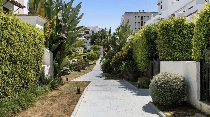 Apartamento de 2 dormitorios en Estepona, Spain No. 667 № 15