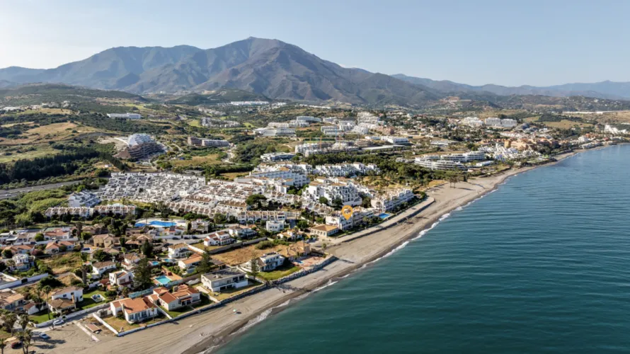Apartamento de 3 dormitorios en Estepona, Spain No. 1073