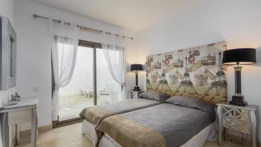 Apartamento de 2 dormitorios en Casares, Spain No. 494 № 3