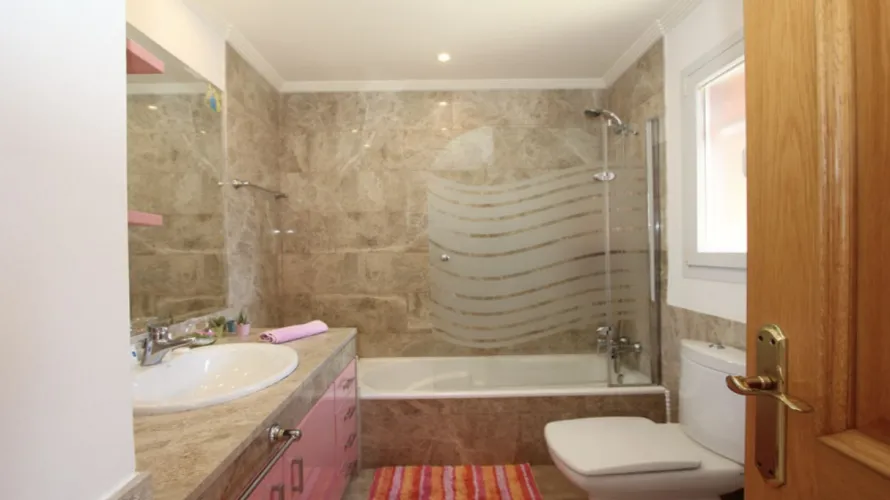Villa de 6 dormitorios en Marbella, Spain No. 537 № 14