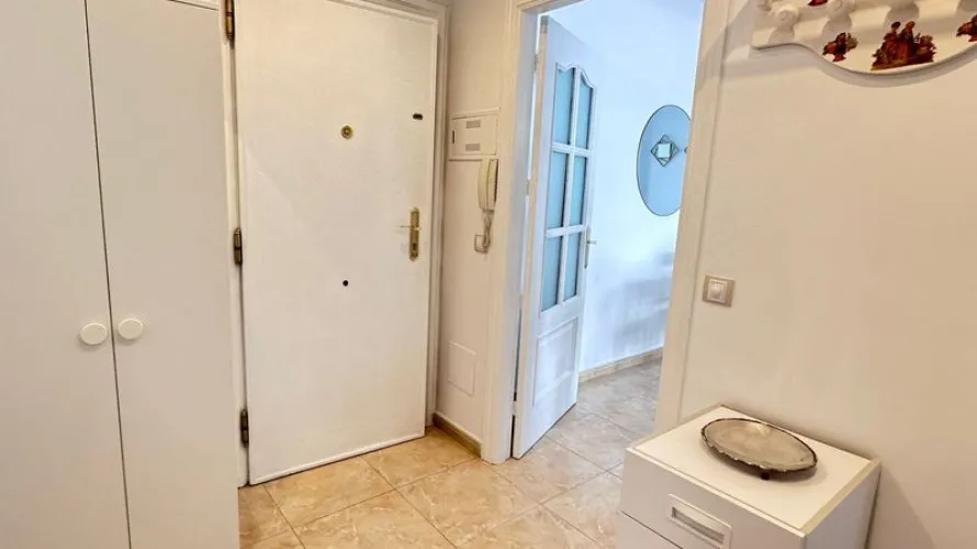 Apartamento de 2 dormitorios en Marbella, Spain No. 807 № 11