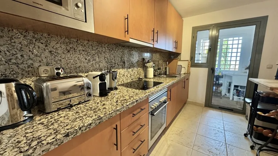 Apartamento de 2 dormitorios en Estepona, Spain No. 618 № 6