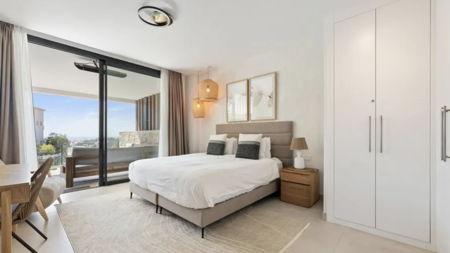 Apartamento de 3 dormitorios en Marbella, Spain No. 657 № 1