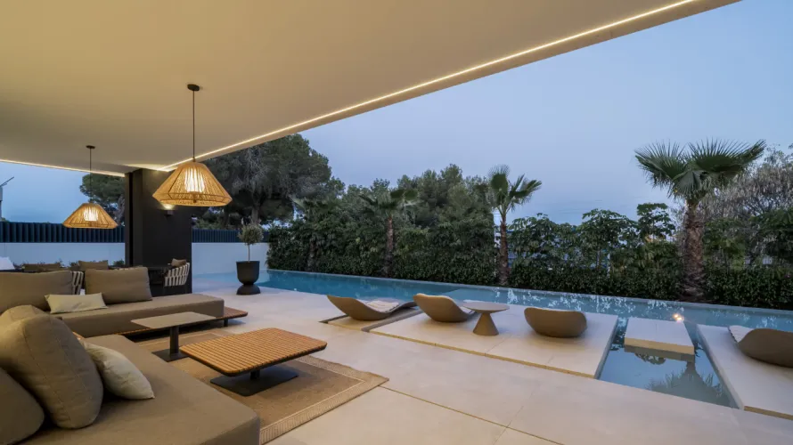 Villa de 5 dormitorios en Marbella, Spain No. 572 № 3