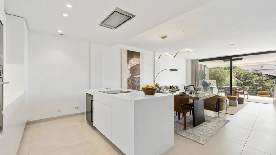 Apartamento de 3 dormitorios en Marbella, Spain No. 718 № 19