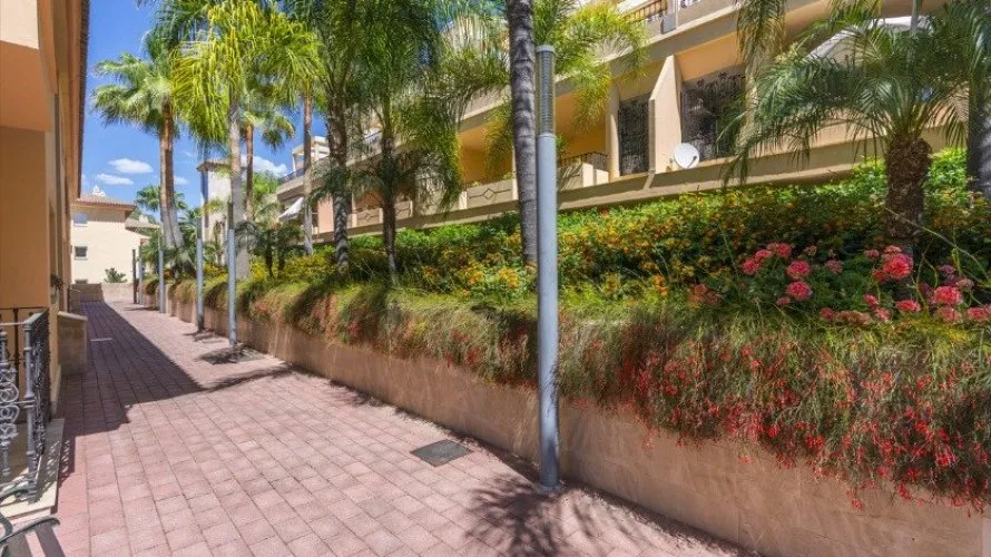 Apartamento de 1 dormitorio en Nueva Andalucía, Spain No. 857 № 13