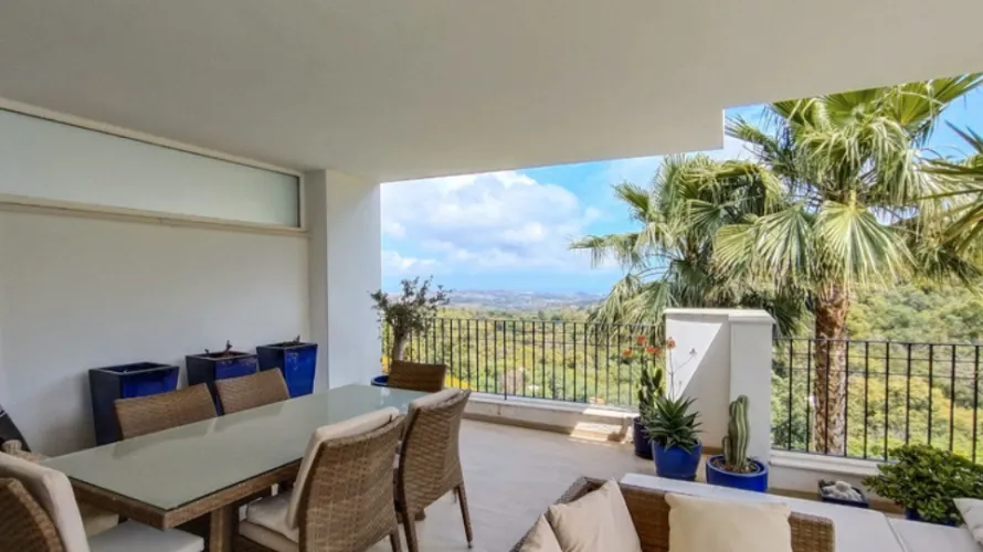 Apartamento de 3 dormitorios en Marbella, Spain No. 970 № 5