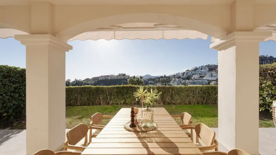 Apartamento de 3 dormitorios en Benahavís, Spain No. 418 № 2
