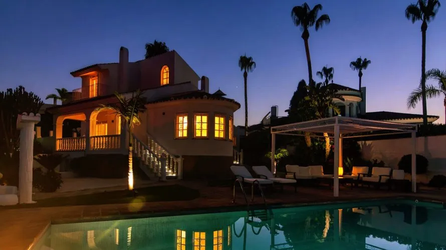 Villa de 5 dormitorios en Estepona, Spain No. 217