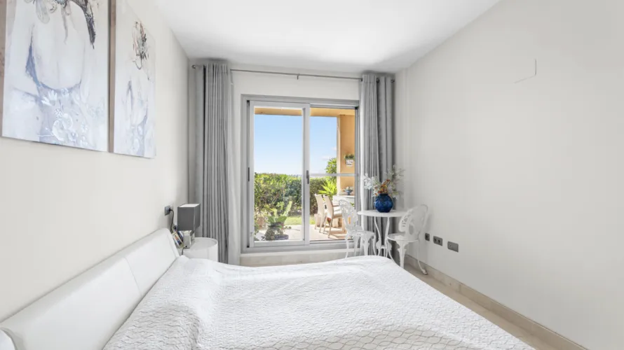 Apartamento de 2 dormitorios en Estepona, Spain No. 1052 № 3