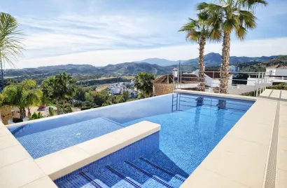 Villa de 4 dormitorios en Benahavís, Spain No. 699