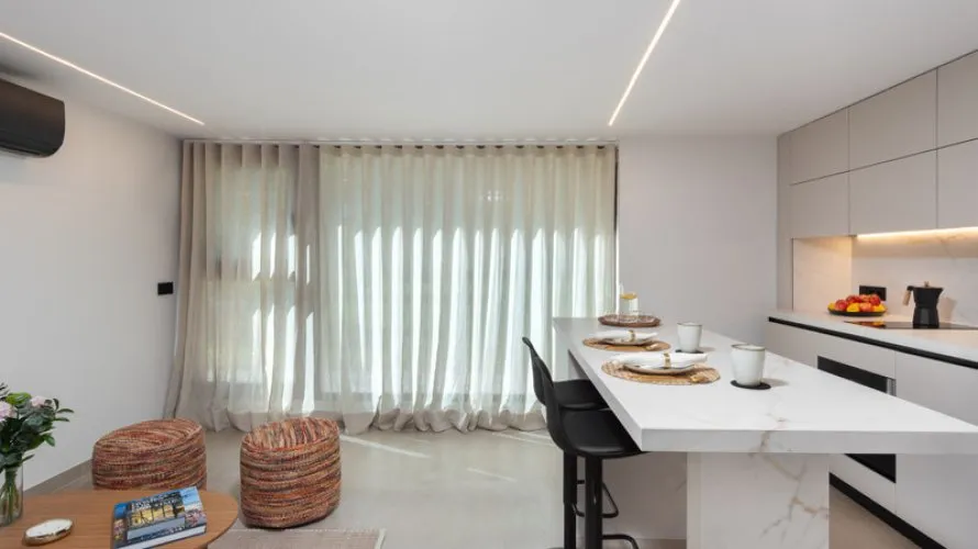 Apartamento de 2 dormitorios en Cortes (San Pedro De Alcantara), Spain No. 466 № 3