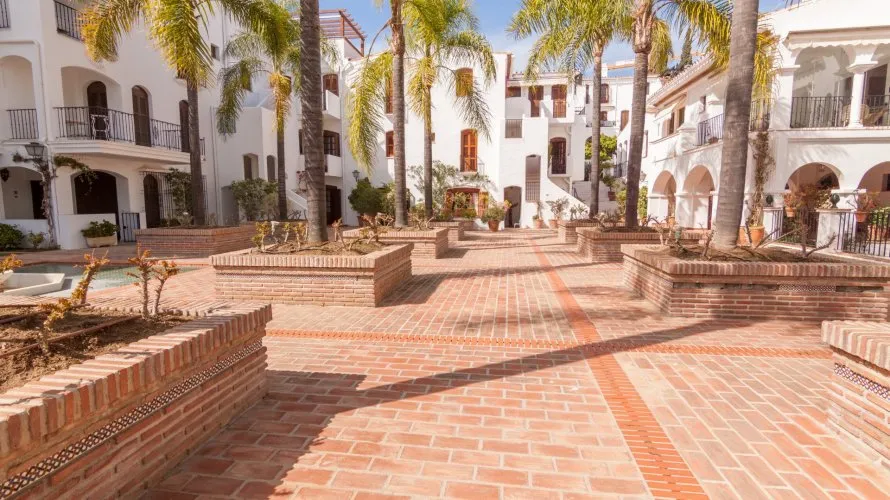 Apartamento de 3 dormitorios en Marbella, Spain No. 301 № 25
