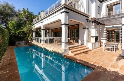 Villa de 5 dormitorios en Marbella, Spain No. 363