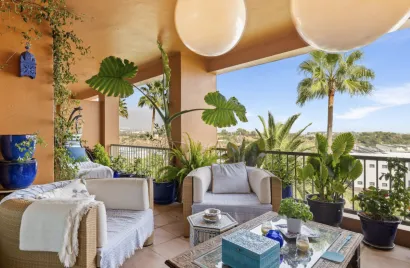Apartamento de 2 dormitorios en Estepona, Spain No. 706