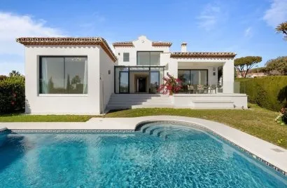 Villa de 4 dormitorios en Marbella, Spain No. 931