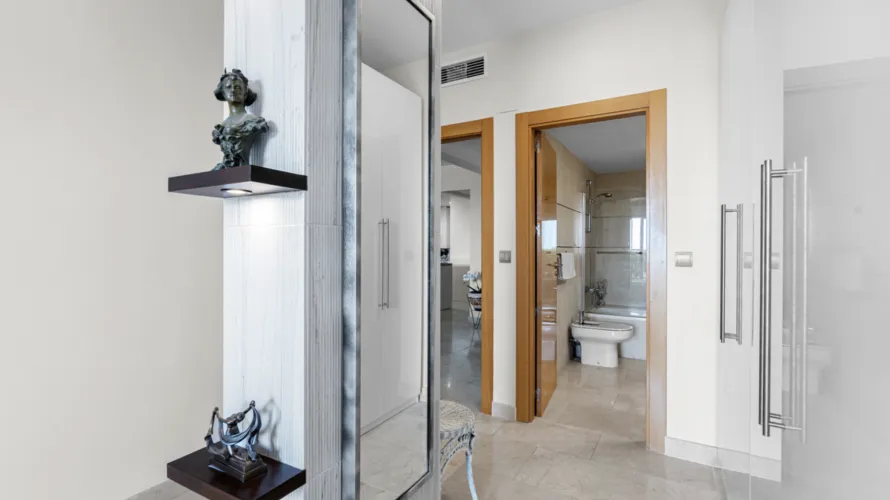 Apartamento de 2 dormitorios en Estepona, Spain No. 1052 № 2