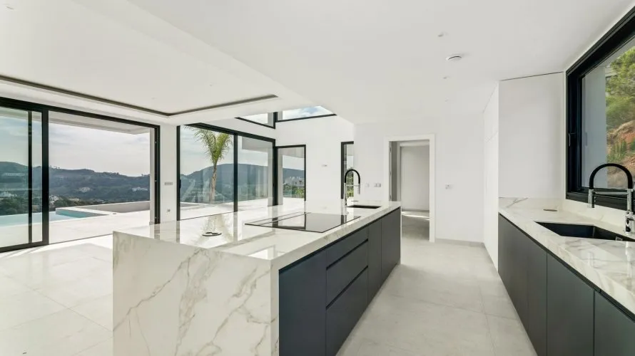 Villa de 5 dormitorios en Benahavís, Spain No. 400 № 10