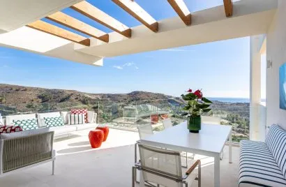 Apartamento de 2 dormitorios en Benahavís, Spain No. 408