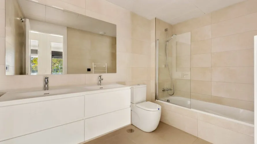 Apartamento de 2 dormitorios en Estepona, Spain No. 404 № 12