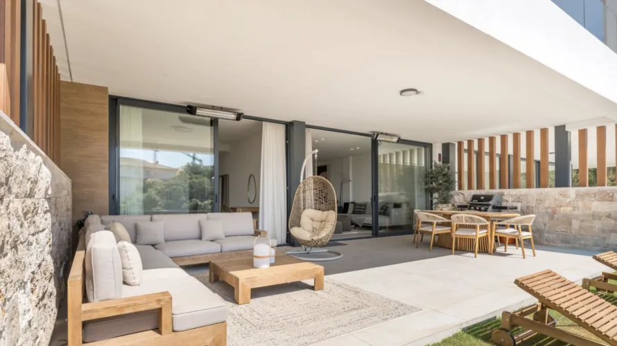 Apartamento de 3 dormitorios en Marbella, Spain No. 718 № 2