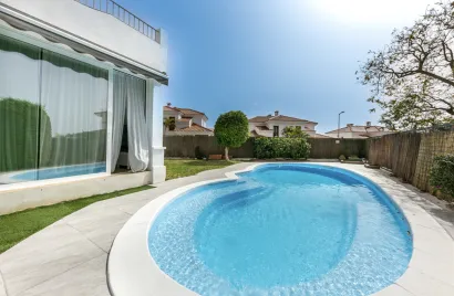 Сasa de 4 dormitorios en Fuengirola, Spain No. 1086