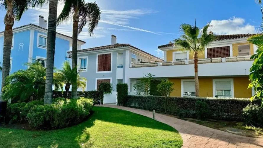 Apartamento de 2 dormitorios en Estepona, Spain No. 587 № 4