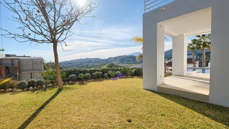 Villa de 4 dormitorios en Benahavís, Spain No. 389 № 7