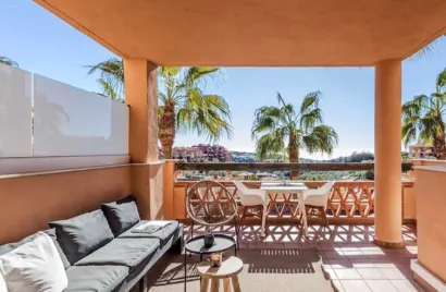 Apartamento de 2 dormitorios en Marbella, Spain No. 812