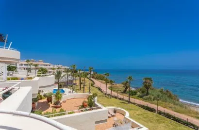 Apartamento de 2 dormitorios en Estepona, Spain No. 688