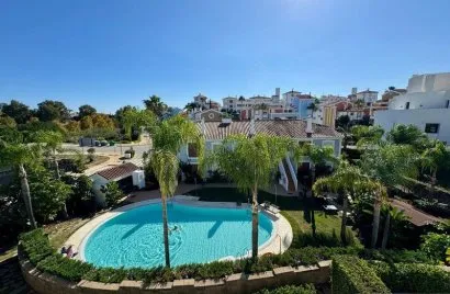 Apartamento de 2 dormitorios en Cortes (San Pedro De Alcantara), Spain No. 654