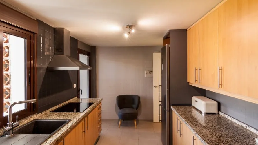 Apartamento de 3 dormitorios en Marbella, Spain No. 301 № 2