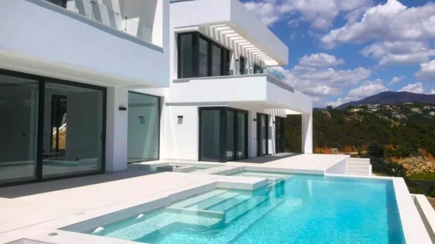 Villa de 5 dormitorios en Benahavís, Spain No. 400